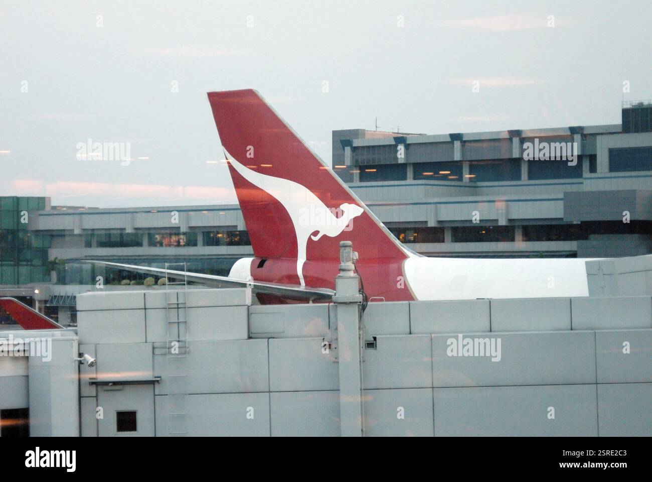 Heck von Qantas Airways Flugzeug am Flughafen Changi, Singapur, Asien Stockfoto