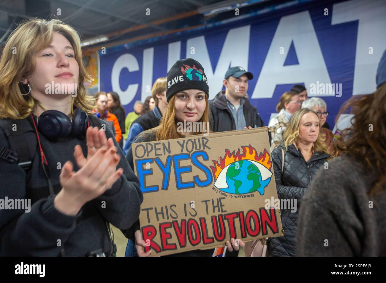 Detroit, Usa. Februar 2025. Detroit, Michigan – die Einwohner von Michigan haben sich gegen die Politik der Trump-Regierung ausgesprochen, die saubere Luft und Wasser gefährdet. Die Veranstaltung wurde von der Michigan League of Conservation Voters und anderen Umweltorganisationen organisiert und war Teil der landesweiten Klimaschutzkampagne. Quelle: Jim West/Alamy Live News Stockfoto