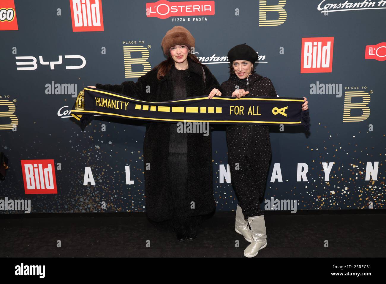 PLATZ ZU B Anna Thalbach mit Tochter Nellie Thalbach PLATZ ZU B - Bild und Constantin Film laden zur legendären Party im Rahmen der Berlinale ins Borchardt ein in Berlin *** PLATZ ZU B Anna Thalbach mit Tochter Nellie Thalbach PLATZ ZU B Bild und Constantin Film laden Sie ein zur legendären Party während der Berlinale im Borchardt in Berlin Copyright: XEventpressxFuhrx Stockfoto