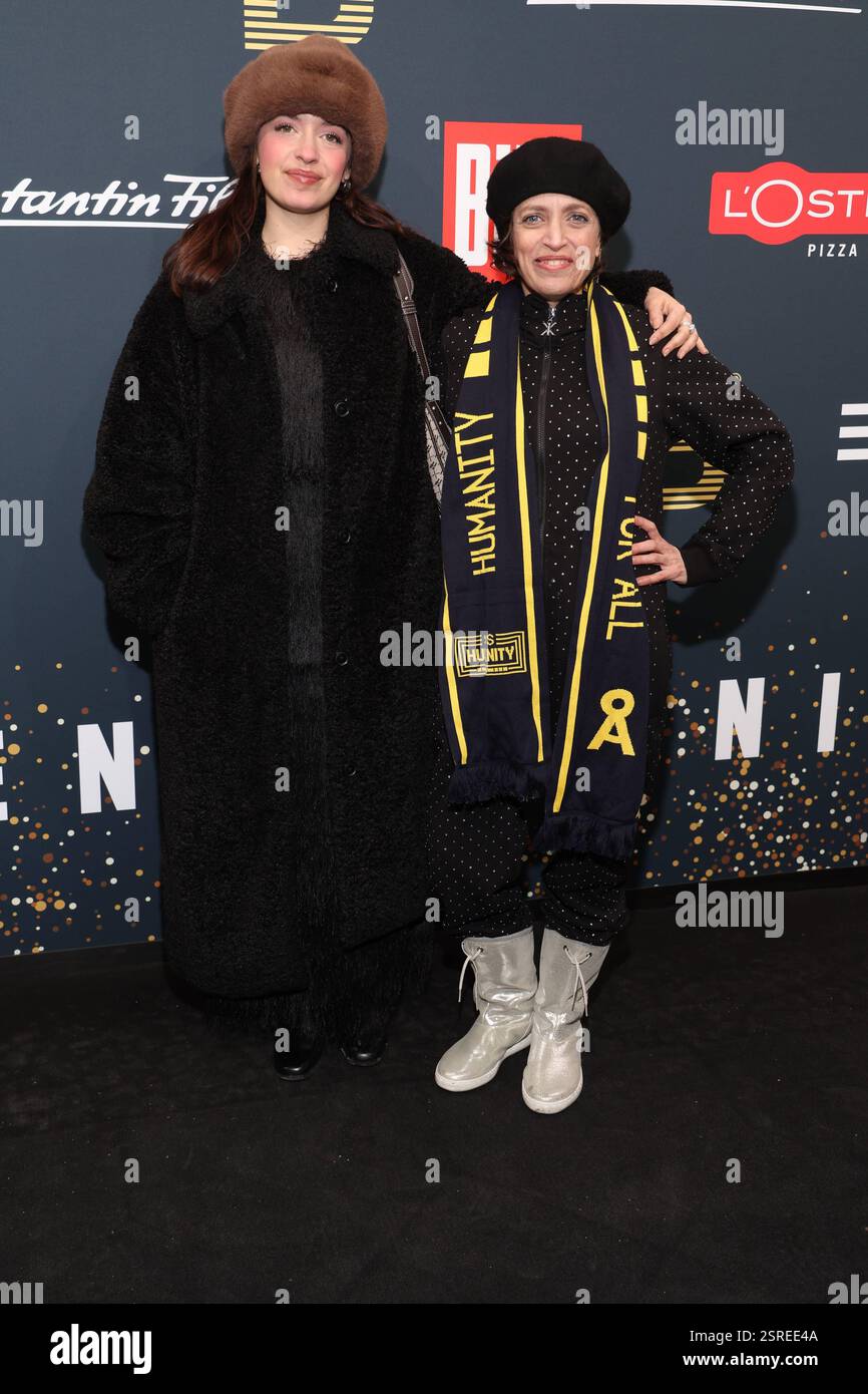 PLATZ ZU B Anna Thalbach mit Tochter Nellie Thalbach PLATZ ZU B - Bild und Constantin Film laden zur legendären Party im Rahmen der Berlinale ins Borchardt ein in Berlin *** PLATZ ZU B Anna Thalbach mit Tochter Nellie Thalbach PLATZ ZU B Bild und Constantin Film laden Sie ein zur legendären Party während der Berlinale im Borchardt in Berlin Copyright: XEventpressxFuhrx Stockfoto