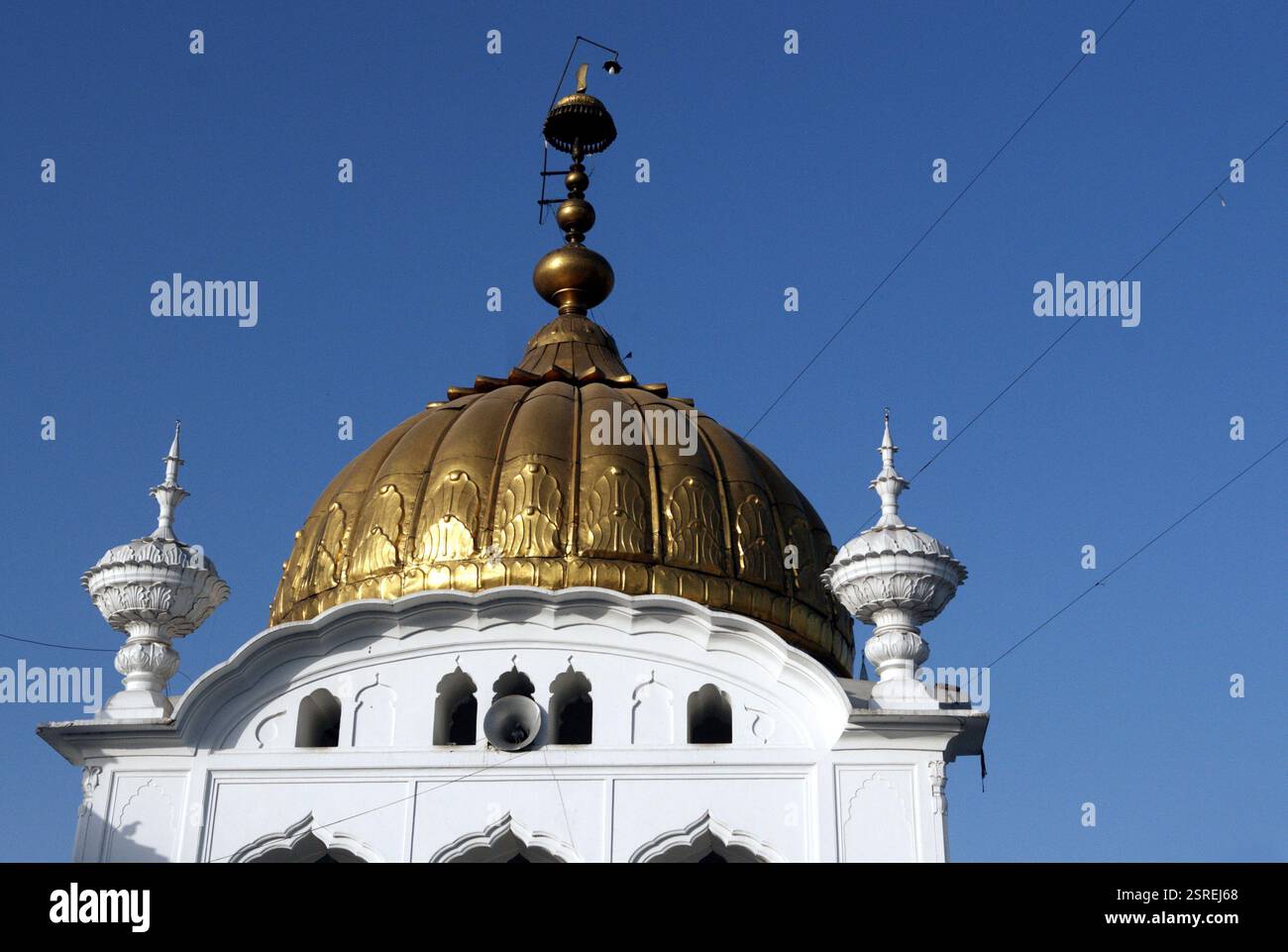 Vergoldete Kuppel von Baba bakala gurudwara in der Nähe von Amritsar, Punjab, Indien, Asien Stockfoto
