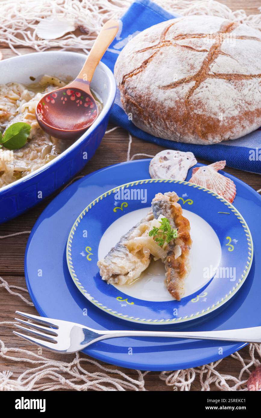 Sauer eingelegte gebratene Heringe Stockfoto