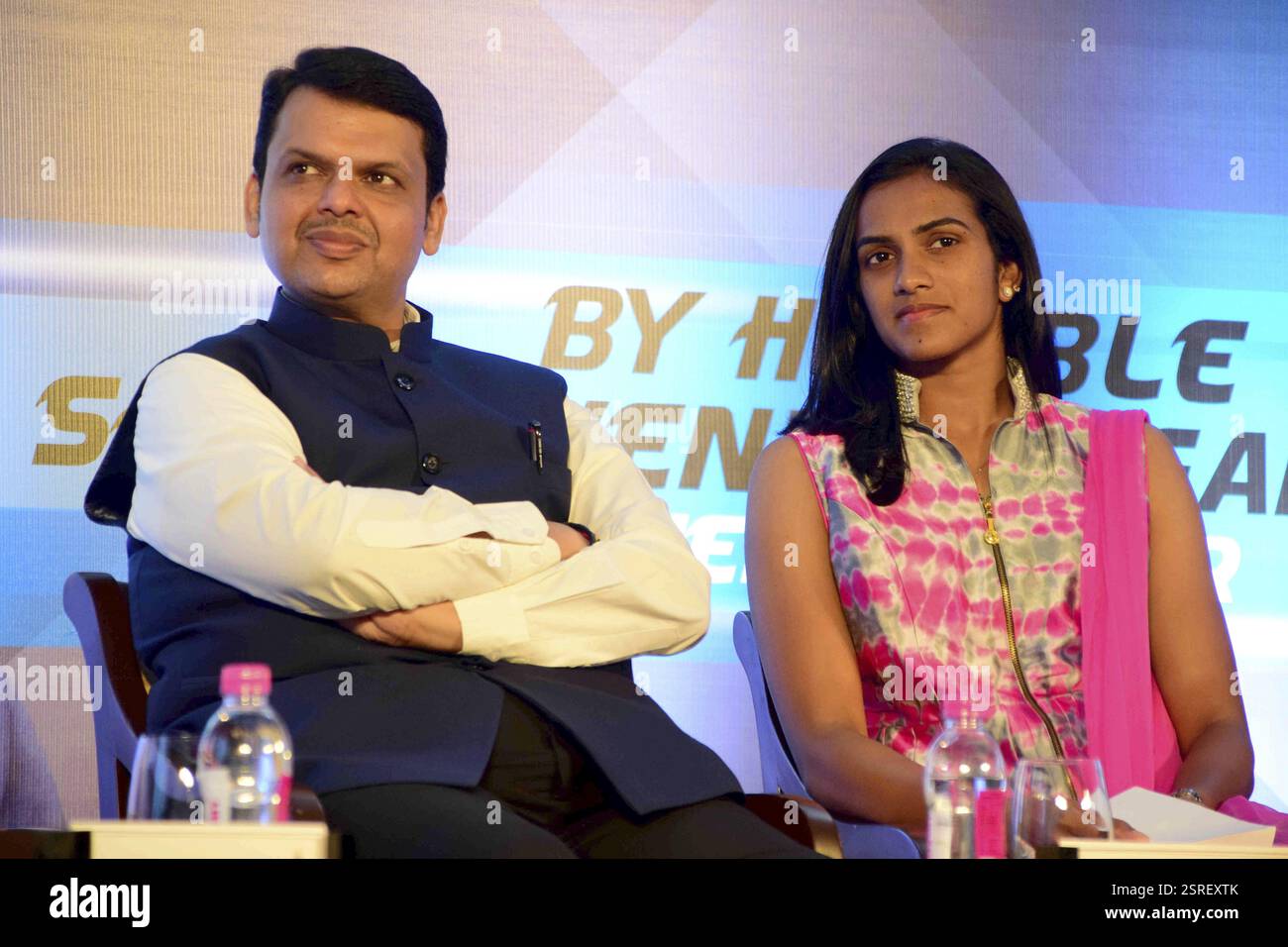 Indische Badminton Spieler Rio Olympia Silber Medallist P V Sindhu Hauptminister Devendra Fadnavis Glückwünsche Mumbai Stockfoto