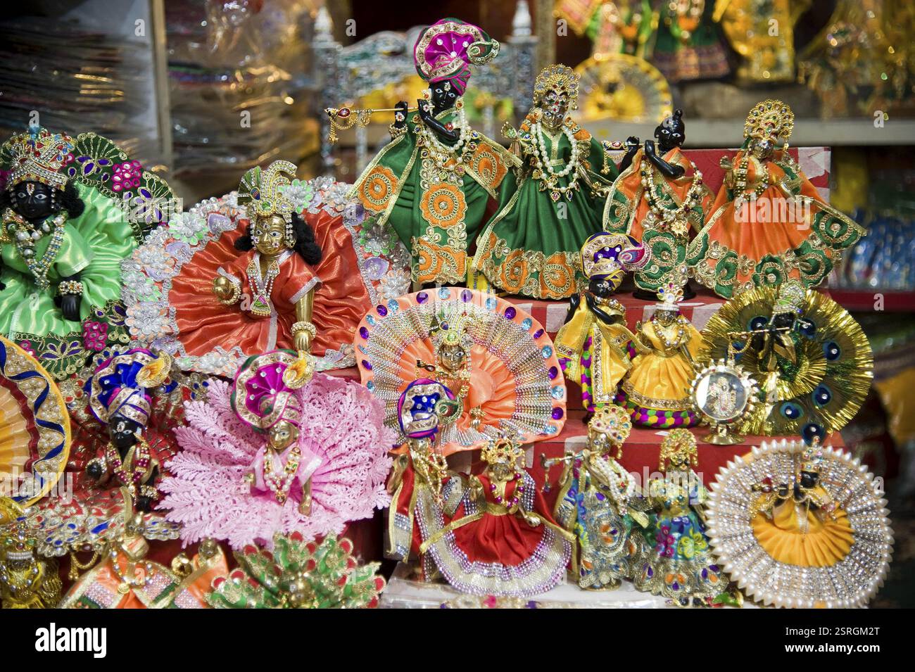 Radha Krishna Idol gehalten für Verkauf, Vrindavan, Uttar Pradesh, Indien, Asien Stockfoto