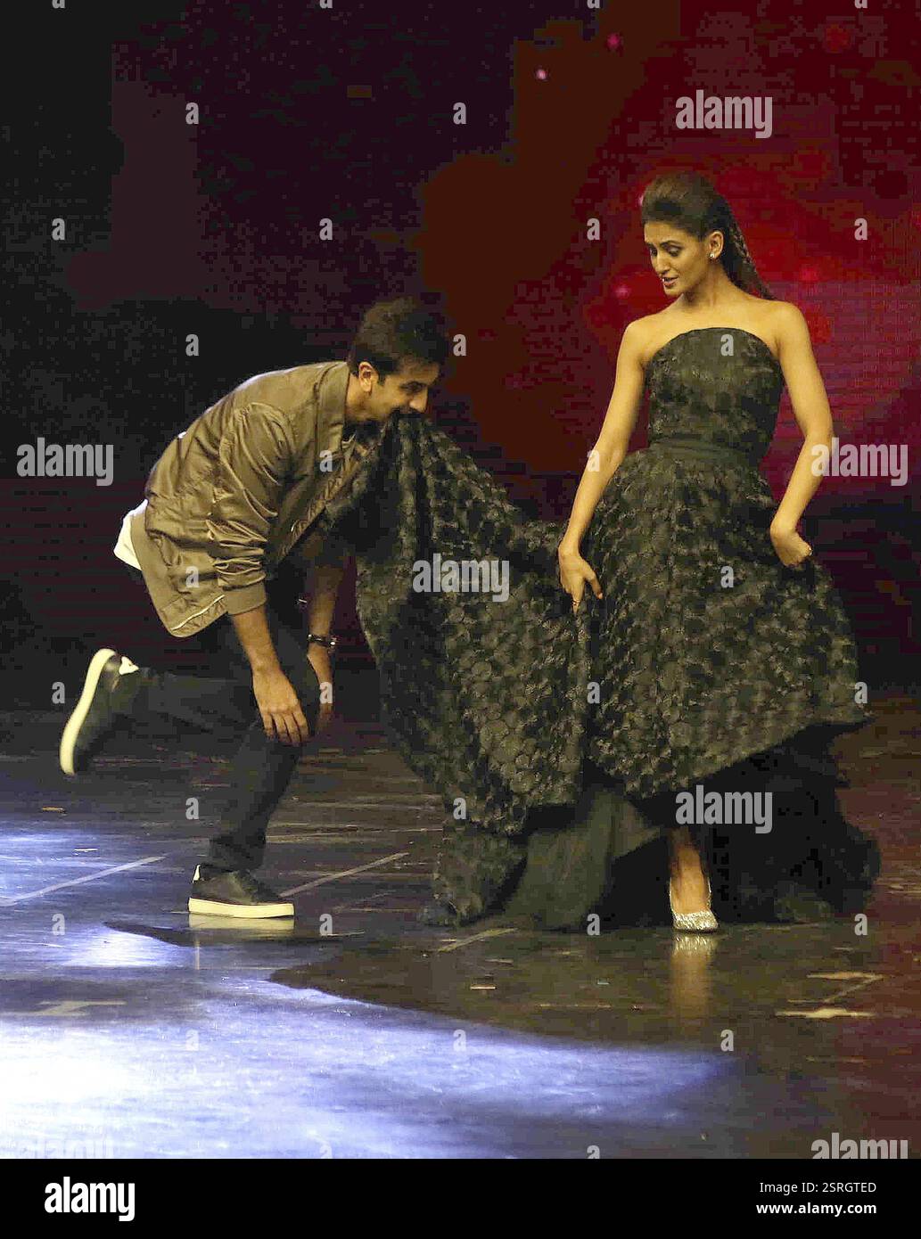 Bollywood-Schauspieler Ranbir Kapoor mit Tänzerin Shakti Mohan während des großen Finales von Dance Plus Saison 2, in Mumbai Stockfoto