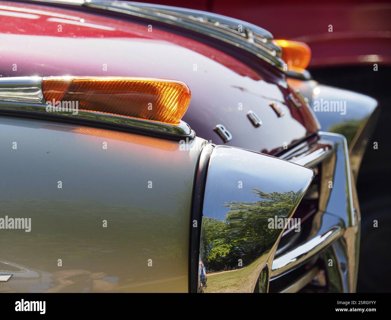 Detaillierte Ansicht eines Oldtimers mit roter Lackierung und Chromakzenten, Bocholt, Münsterland, Deutschland, Europa Stockfoto