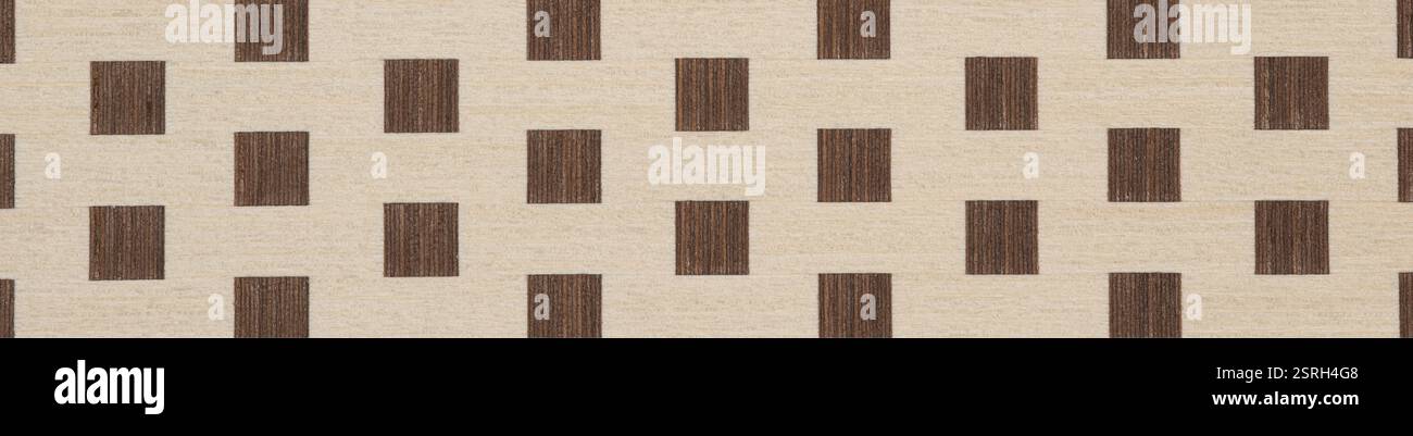 Beige und dunkelbraune quadratische Muster auf einer strukturierten Furnieroberfläche Stockfoto