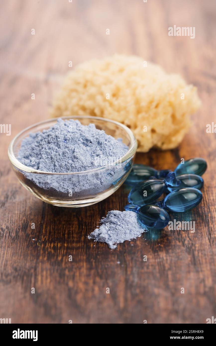 Blau Clay Mask mit Serum Kapseln Stockfoto