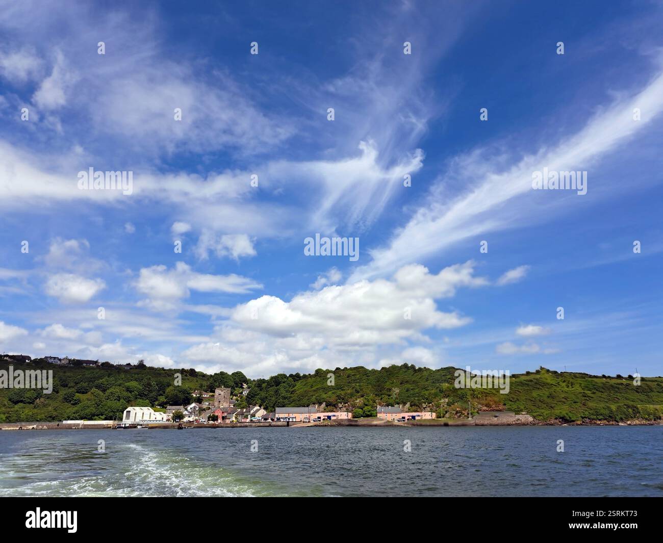 Der Fluss Suir ist ein Fluss in Irland, der nach einer Entfernung von 185 Kilometern (115 mi) durch Waterford in den Atlantik mündet - Smartphone-aufgenommenes Stockfoto