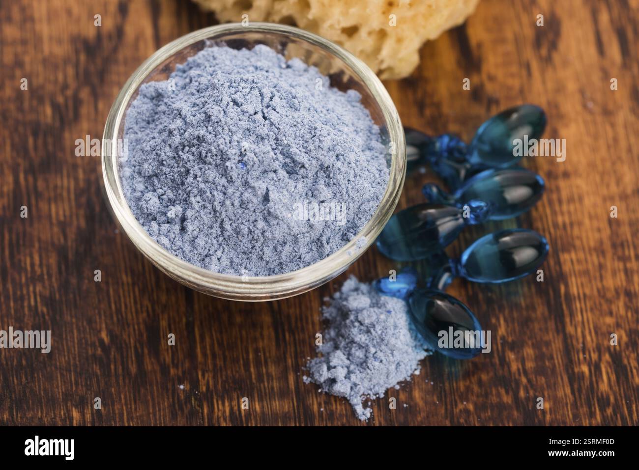 Blau Clay Mask mit Serum Kapseln Stockfoto