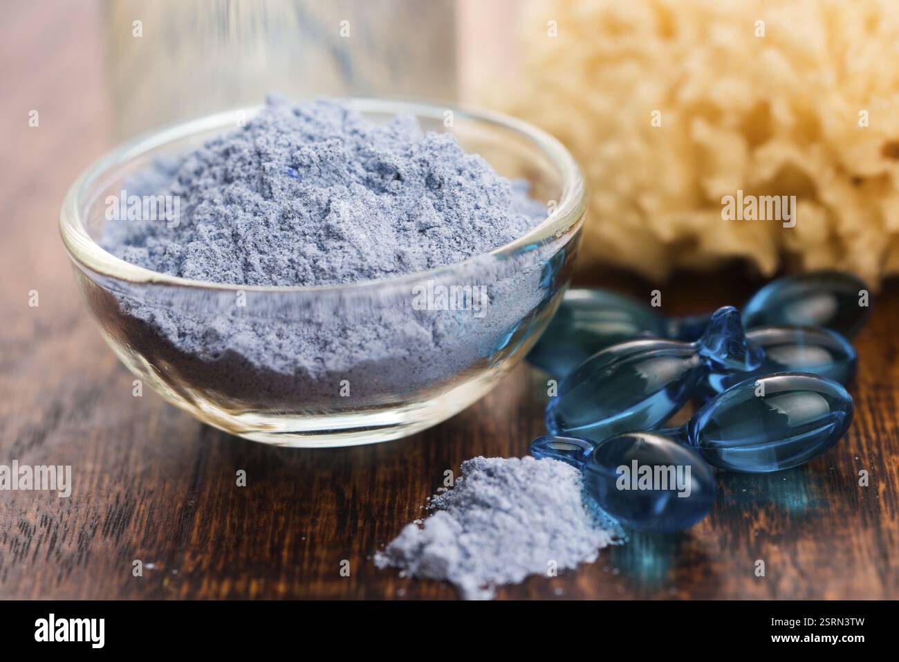 Blau Clay Mask mit Serum Kapseln Stockfoto