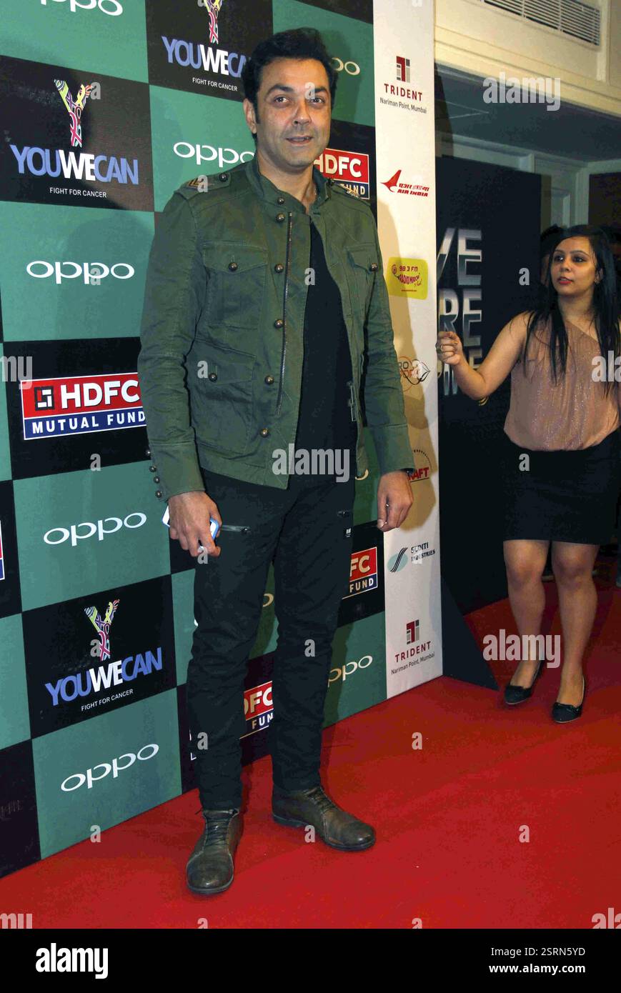 Bollywood-Schauspieler Bobby Deol Start indischer Cricketspieler Yuvraj Singh Bekleidungsmarke YWC entworfen Shantanu Nikhil Mumbai Stockfoto
