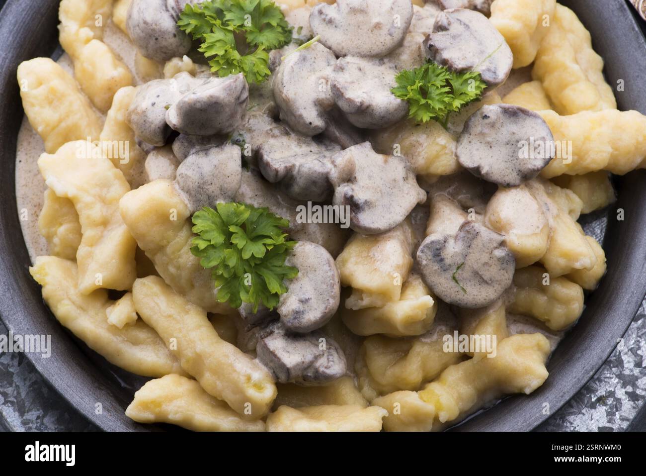 Gnocchi mit Pilzcreme-Sauce Stockfoto