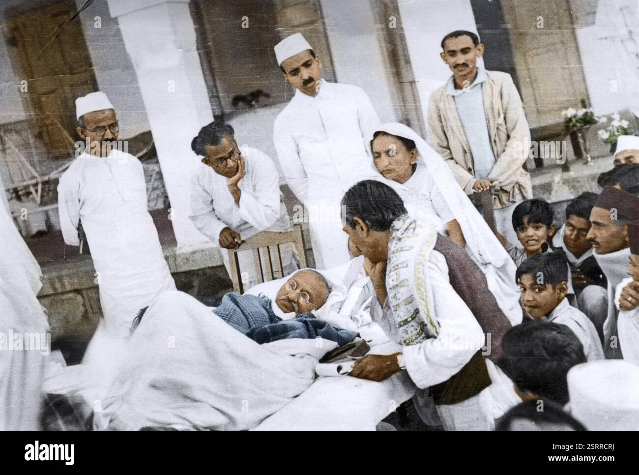 Mahatma Gandhi lag während des Fastens in Rajkot, Gujarat, Indien, Asien, März 1939, Asien Stockfoto