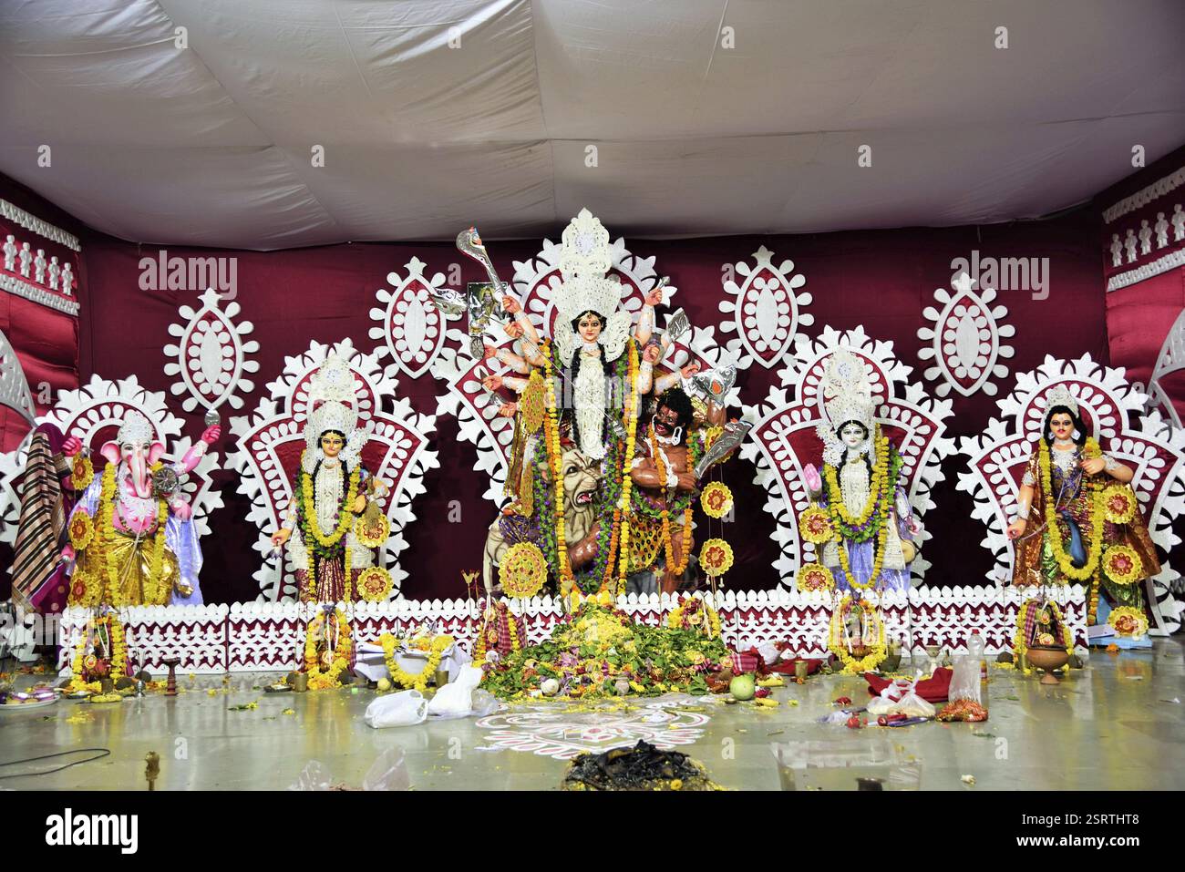 Göttin Durga Idol während Navratri Festival, Valsad, Gujarat, Indien, Asien Stockfoto
