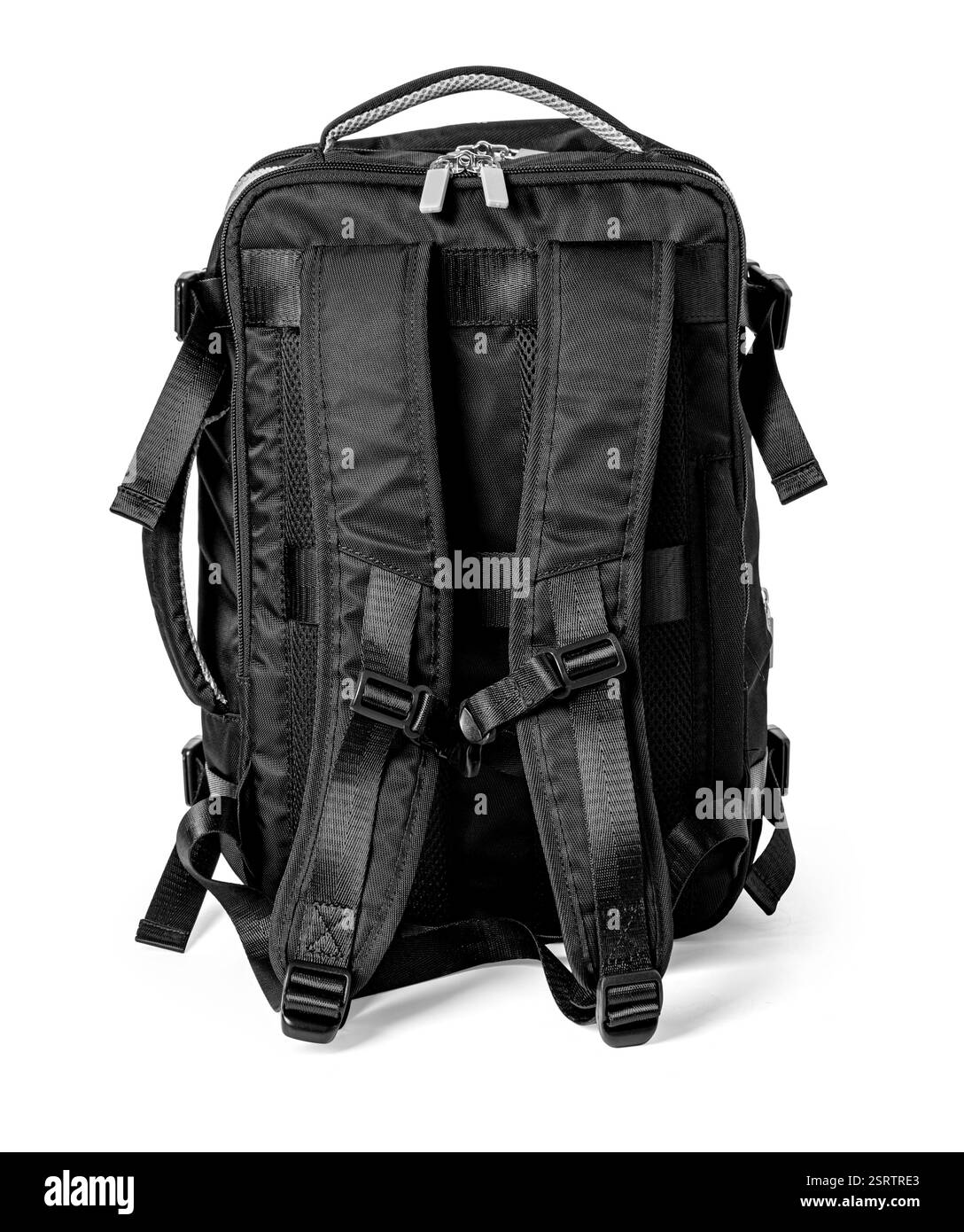 Studio-Aufnahme eines schwarzen Rucksacks mit verstellbaren gepolsterten Schultergurten und Reißverschluss, bereit für Reisen oder den täglichen Gebrauch Stockfoto