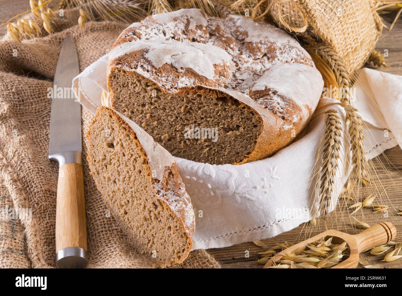 Traditionelles Brot frisch gebacken Stockfoto