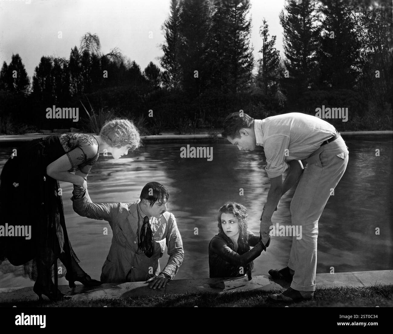 RISKANTES GESCHÄFT [US 1920] [?] GLADYS WALTON [2. Rechts] Datum: 1920 Stockfoto