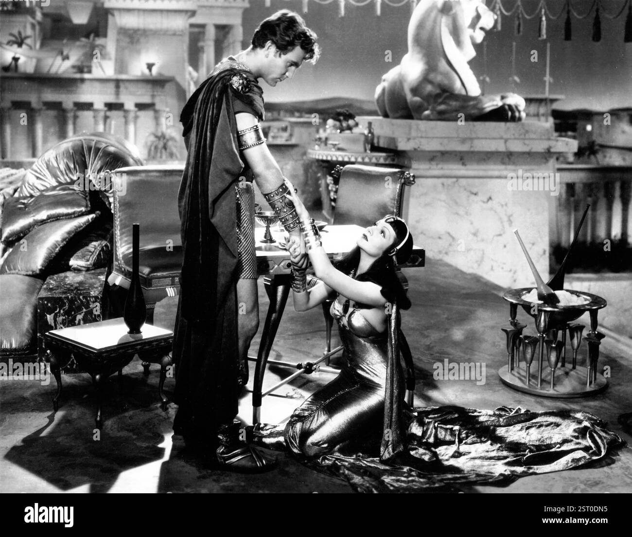 CLEOPATRA [US 1934] HENRY WILCOXON als Marc Anthony, CLAUDETTE COLBERT als Kleopatra Datum: 1934 Stockfoto