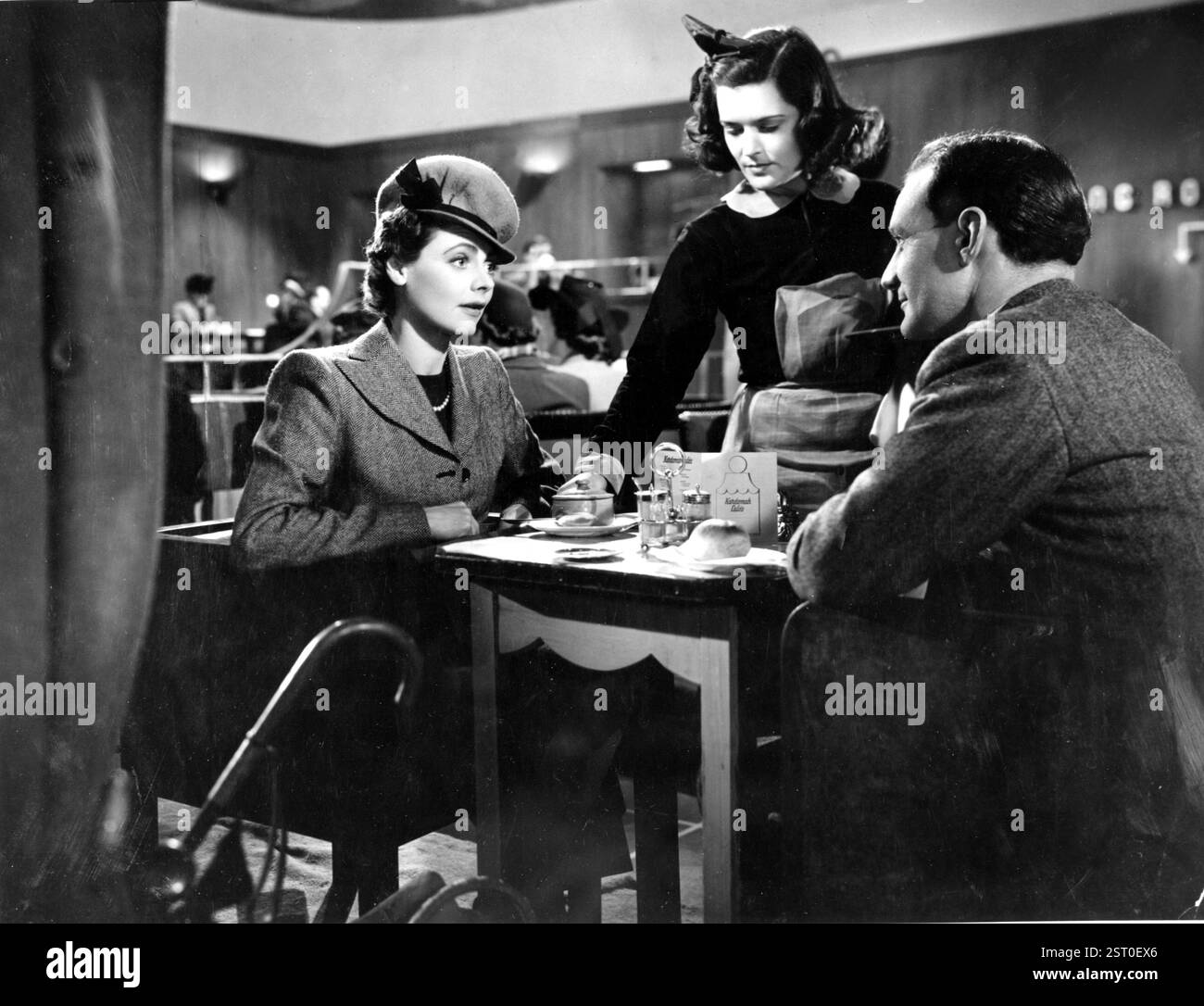 KURZE BEGEGNUNG [BR 1945] CELIA JOHNSON, AVIS SCOTT [?], TREVOR HOWARD Datum: 1945 Stockfoto