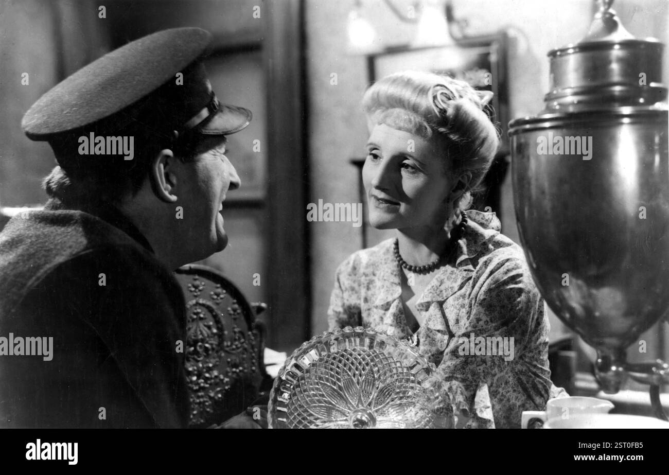 KURZE BEGEGNUNG [BR 1945] STANLEY HOLLOWAY, JOYCE CAREY Datum: 1945 Stockfoto