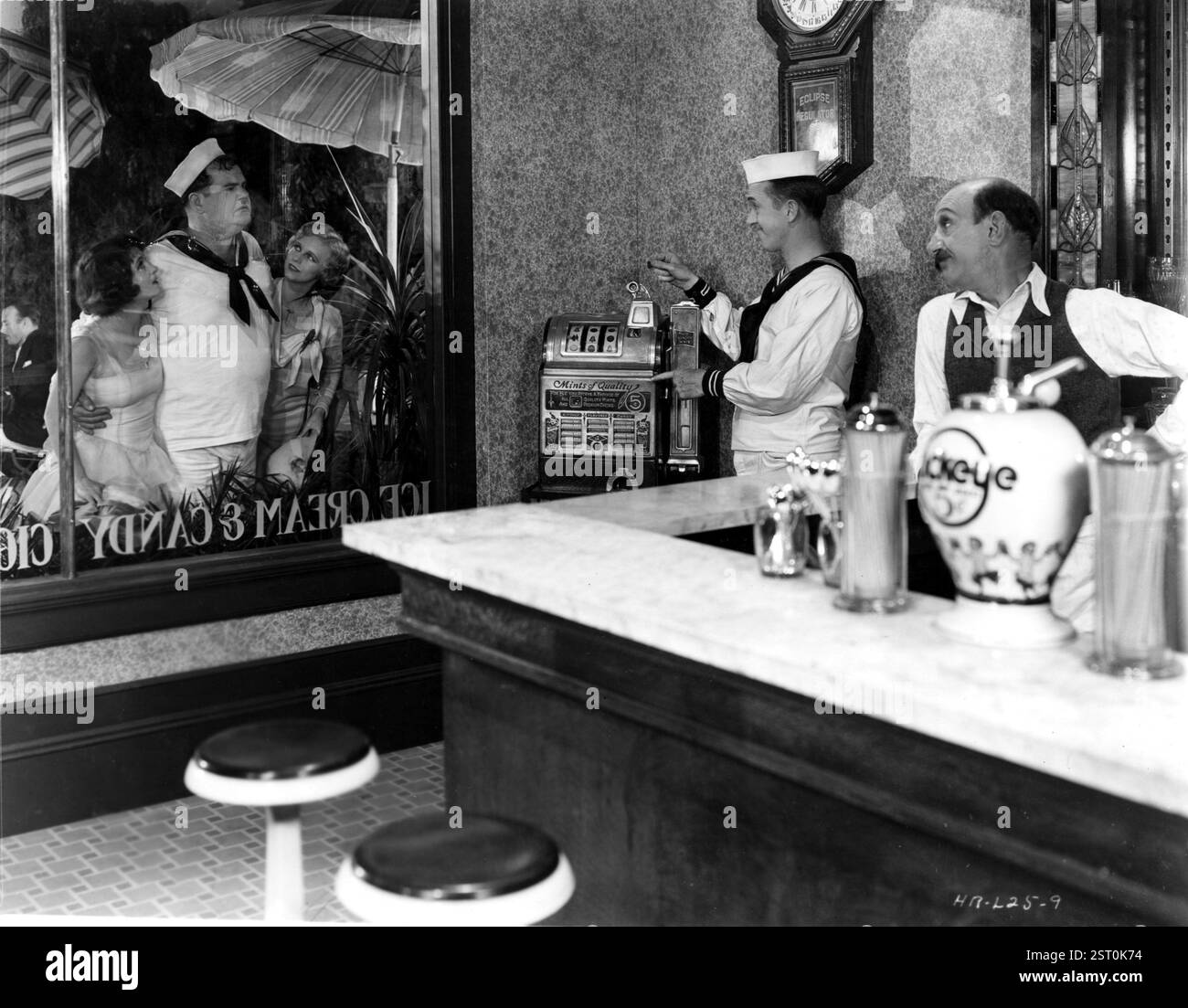 MÄNNER O'WAR [US 1929] ANNE CORNWALL, OLIVER HARDY, GLORIA GREER, STAN LAUREL, JAMES FINLAYSON Datum: 1929 Stockfoto