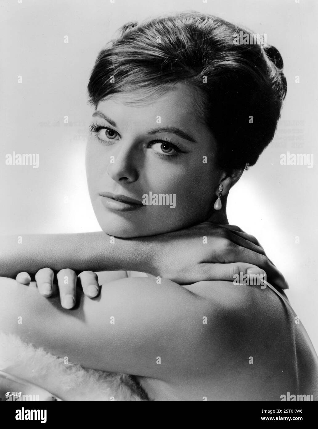 JOYCE TAYLOR [geb. 1932] Publicity-Bild aus „Atlantis: The Lost Continent“ (US 1961) Datum: 1932 Stockfoto