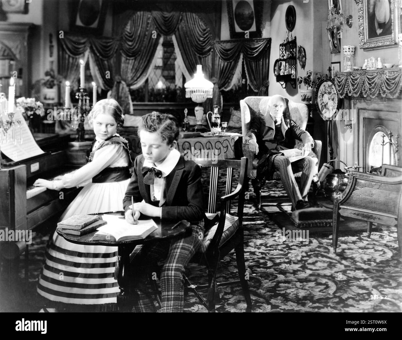 DAVID COPPERFIELD [US 1935] MARILYN KNWLDEN als Agnes, FREDDIE BARTHOLOMEW als David Copperfield, LEWIS STONE als Mr Wickfield Datum: 1935 Stockfoto