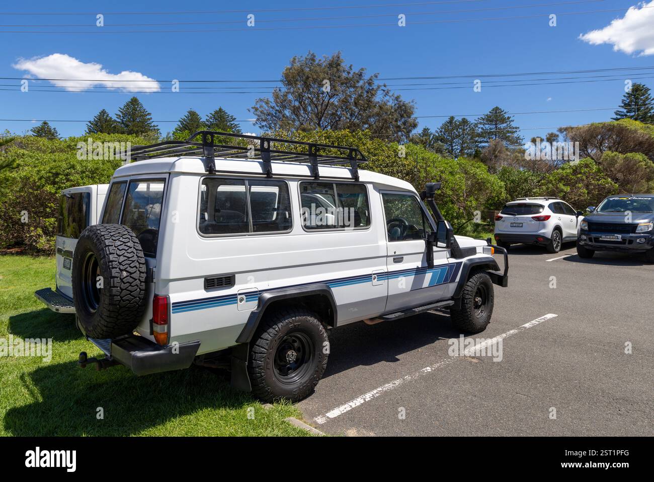 1990 Toyota Landcruiser Troopy Modell Wtroop Träger mit Reserverad montiert, Allradantrieb Überladefahrzeug, NSW, Australien Stockfoto