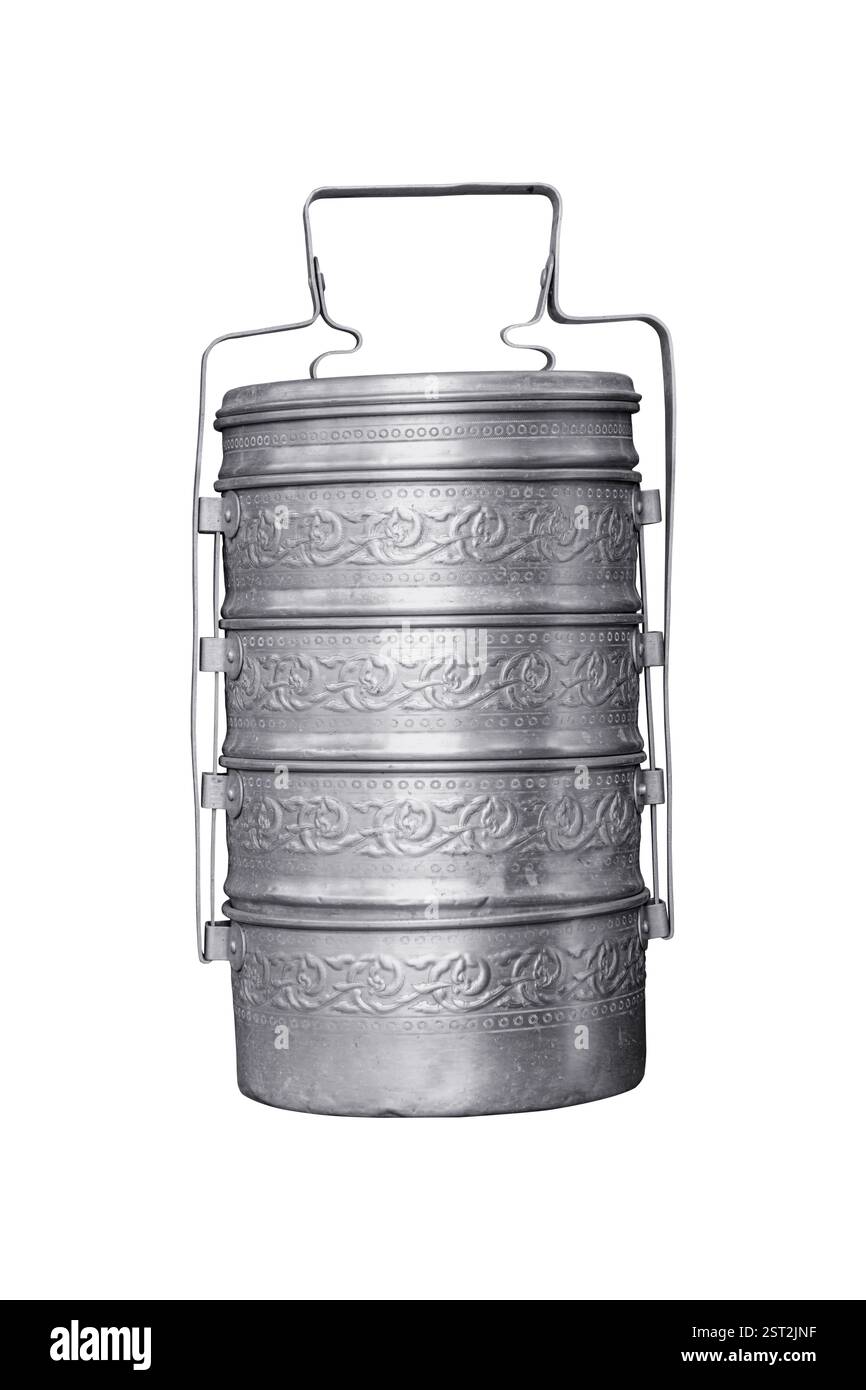 Alte silberne Tiffin-Box oder Lebensmittelbehälter isoliert auf weißem Hintergrund funktionieren mit dem Beschneidungspfad. Stockfoto