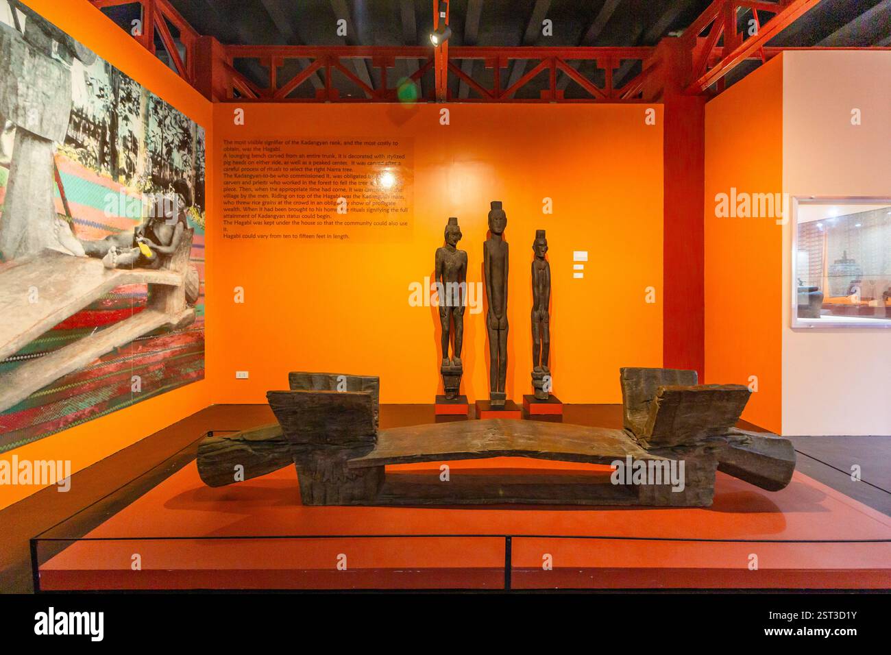 Objekte im Museo Ilocos Norte, die das Erbe und die Kultur von Ilocos zeigen Stockfoto