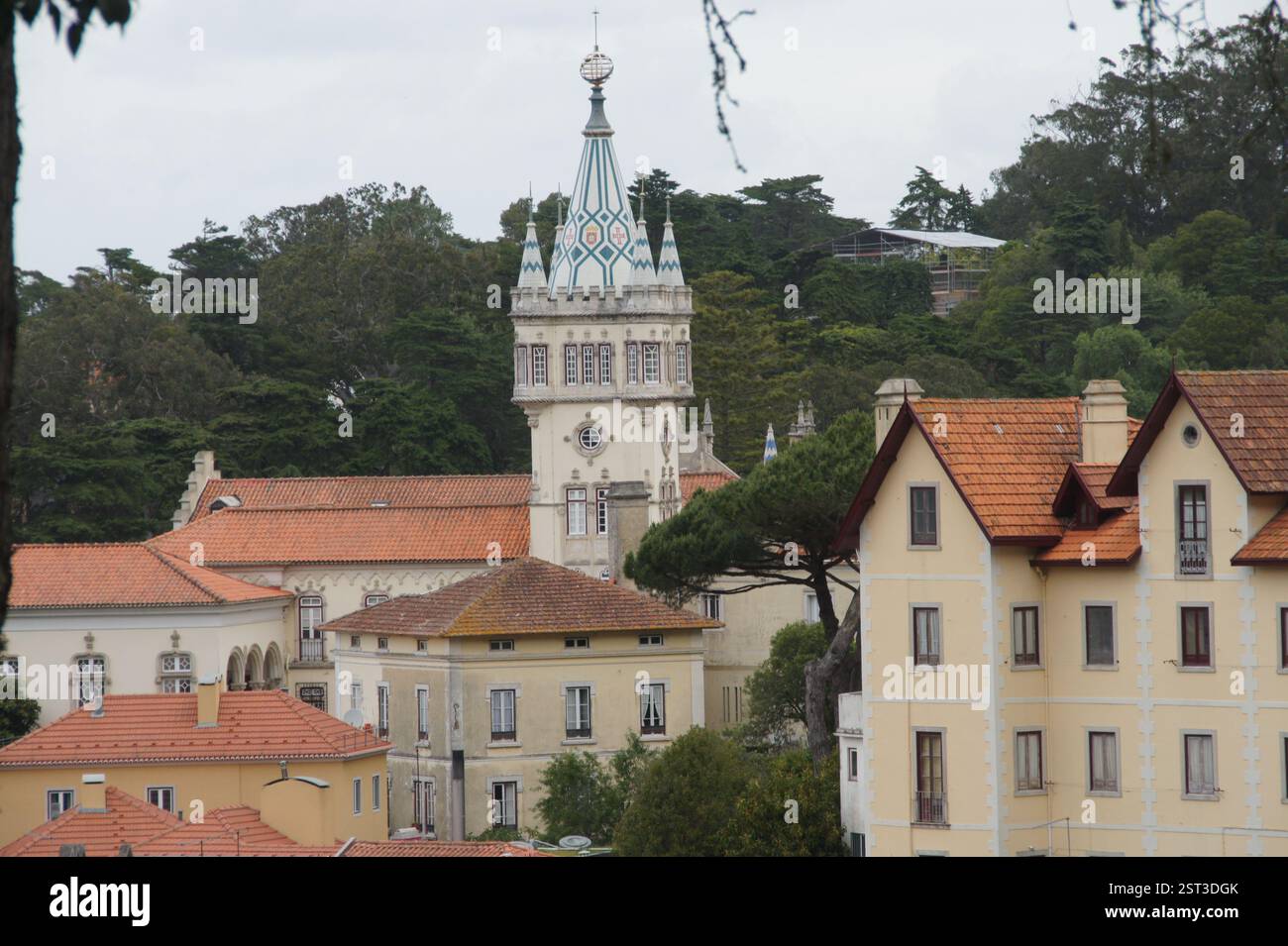 Rathaus Von Sintra. Atemberaubende portugiesische Architektur. Das Herzstück der lokalen Verwaltung. Kunstvolle Fassade. Symbol des Stolzes der Bürger. Sintra, Portugal. Stockfoto