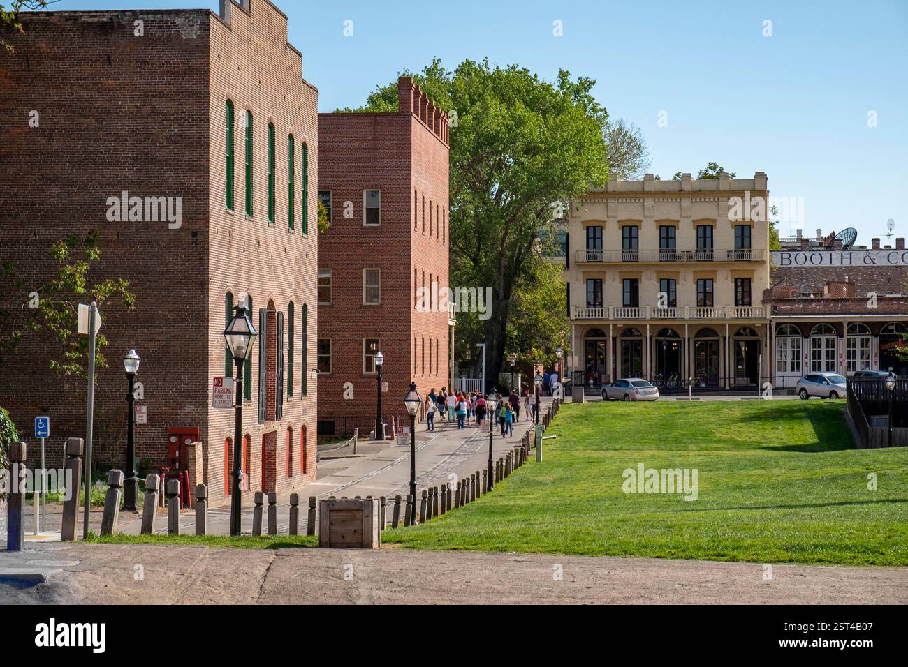 Alte Uferpromenade im historischen Sacramento, CA Stockfoto