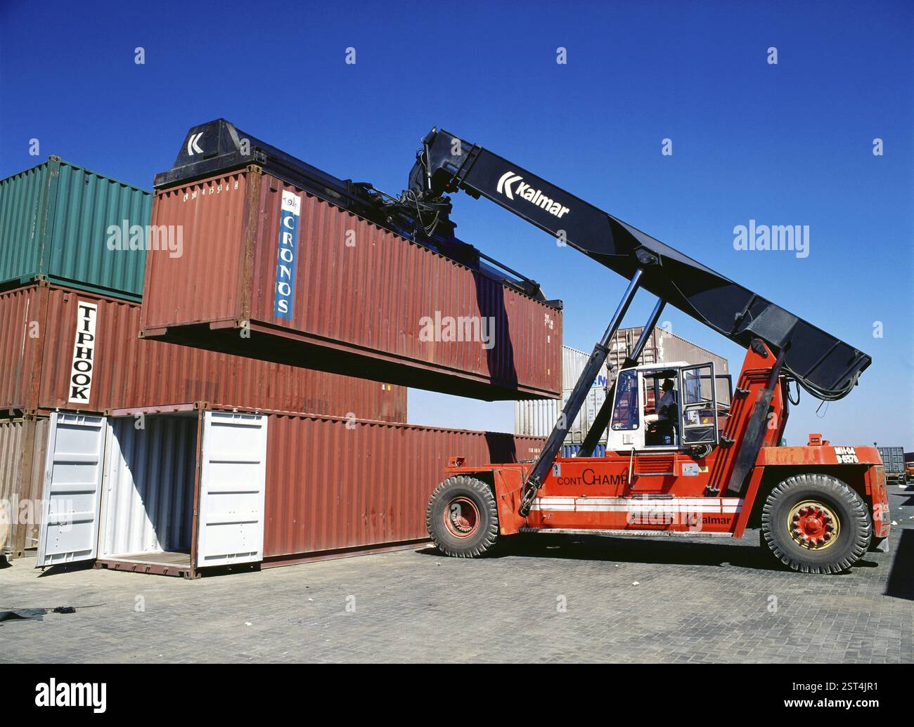 Exportiert und importiert Container entladen Stockfoto