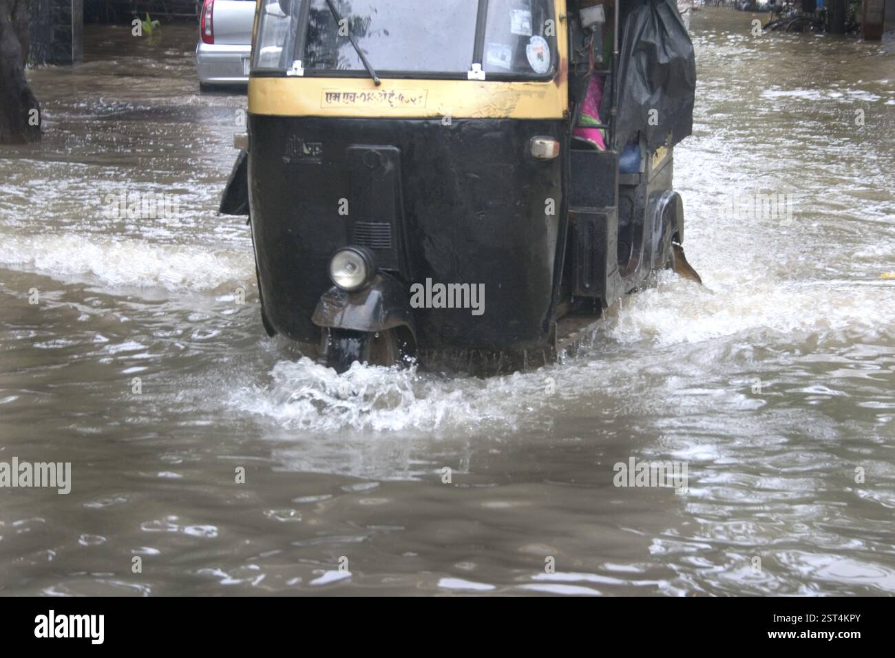 Überschwemmungen durch Starkregen, Monsun, in Mumbai Bombay, Maharashtra, Indien, Bilder, aufgenommen am 27. Juli 2005 in der Mira Road, Rekord 944 mm Niederschlag im Cit Stockfoto