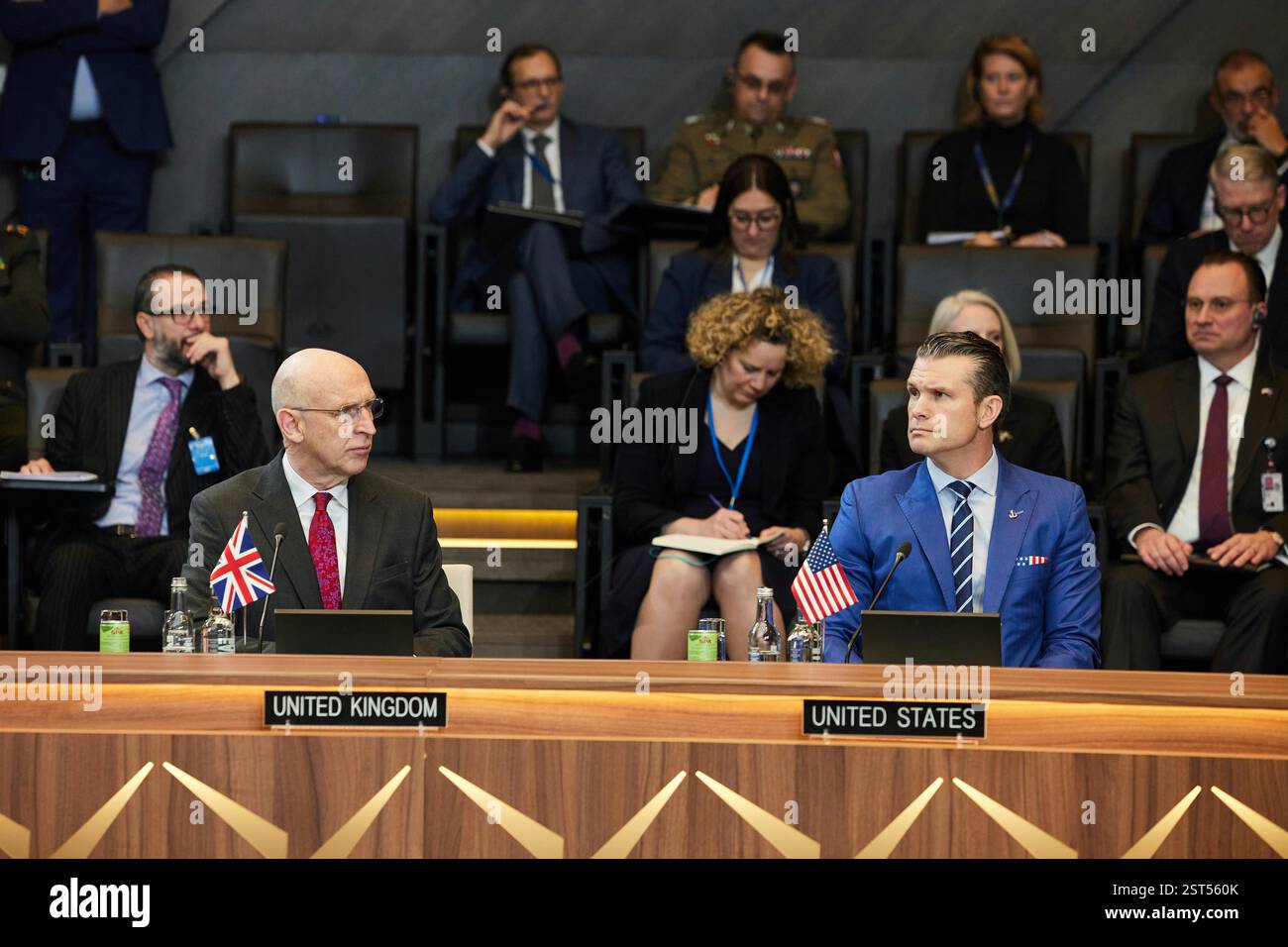 MÜNCHEN, DEUTSCHLAND - 13. Februar 2025 - der britische Verteidigungsminister John Healey und der US-Verteidigungsminister Pete Hegseth bei der Münchner NAT 2025 Stockfoto