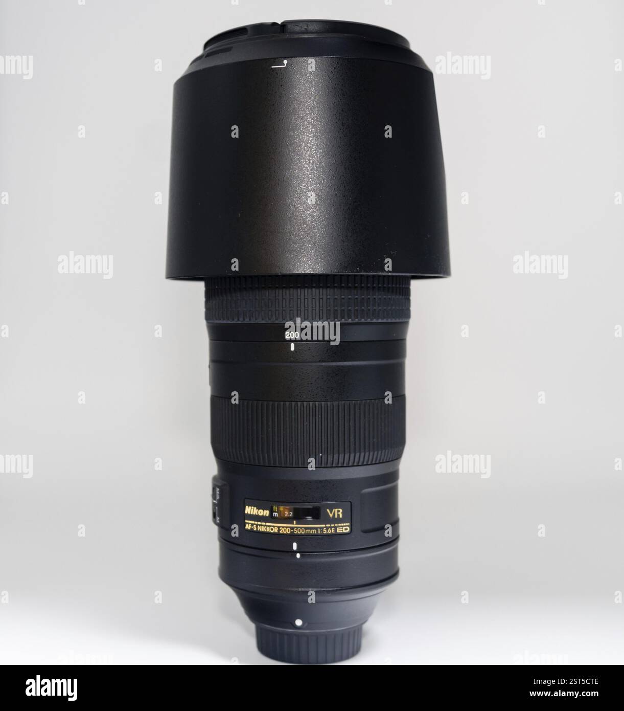 Daejeon, Südkorea. Januar 2025: Nikon AF-S Nikkor 200-500 mm 1:5,6 Zoomobjektiv Stockfoto