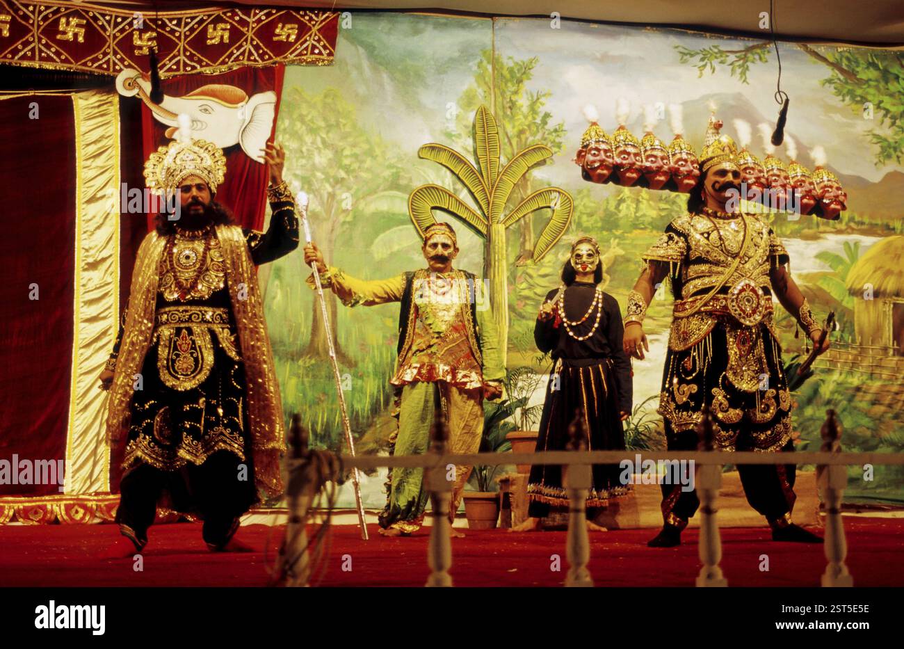 Epischer Hinduauftritt auf der Bühne mit König ravan india Stockfoto