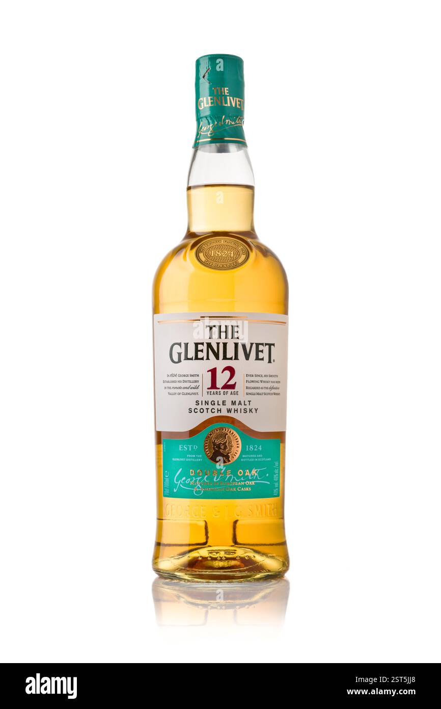 Antalya, Türkei – 17. Februar 2025: Der Glenlivet Double Oak Single Malt Scotch Whisky, der in der schottischen Region Speyside produziert wird Stockfoto