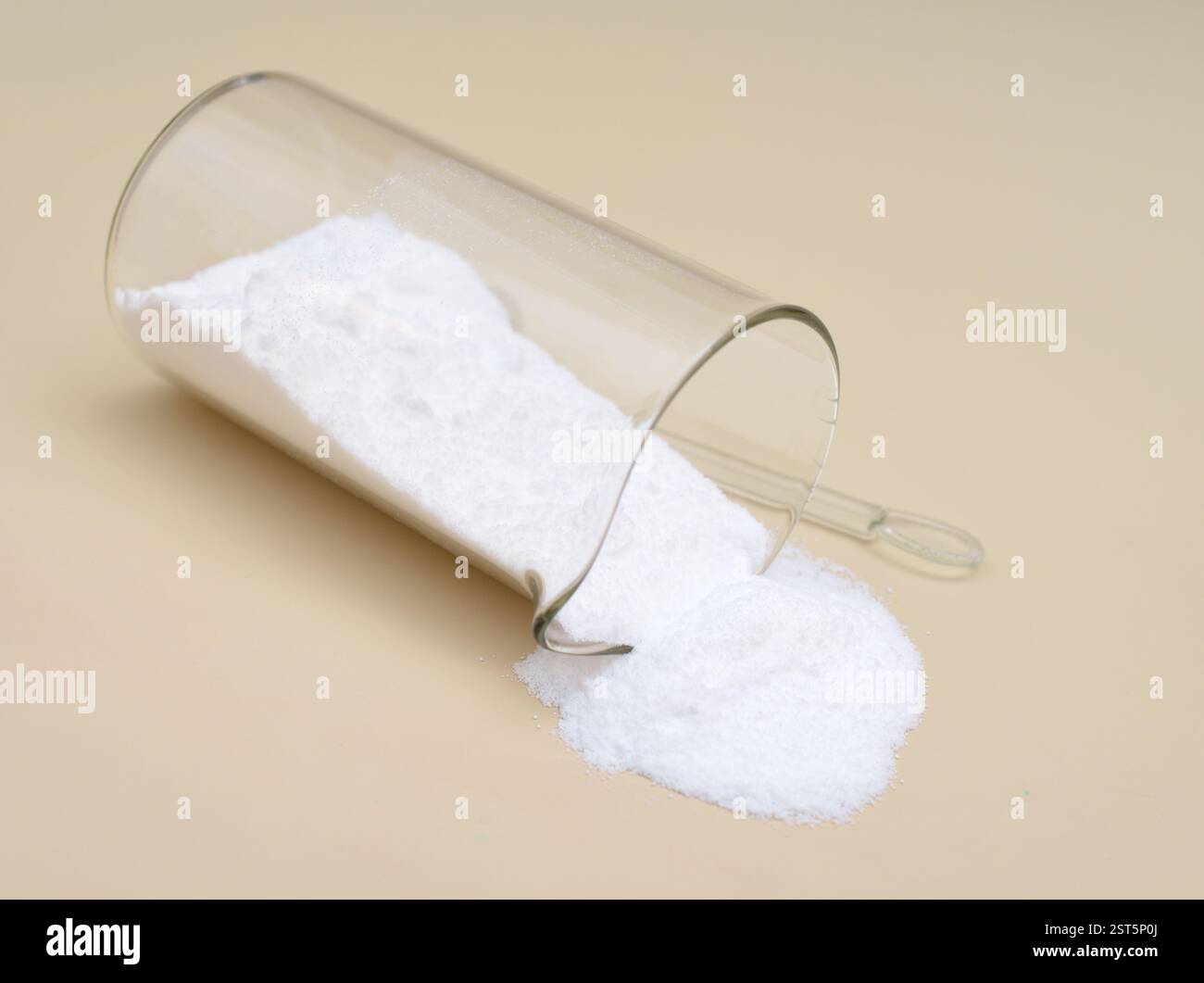 Siliciumdioxid, auch bekannt als Siliciumdioxid, ist ein Siliziumoxid mit der chemischen Formel SiO2 Stockfoto Siliciumdioxid, auch bekannt als Siliciumdioxid, ist ein Siliziumoxid mit der chemischen Formel SiO2 Stockfoto