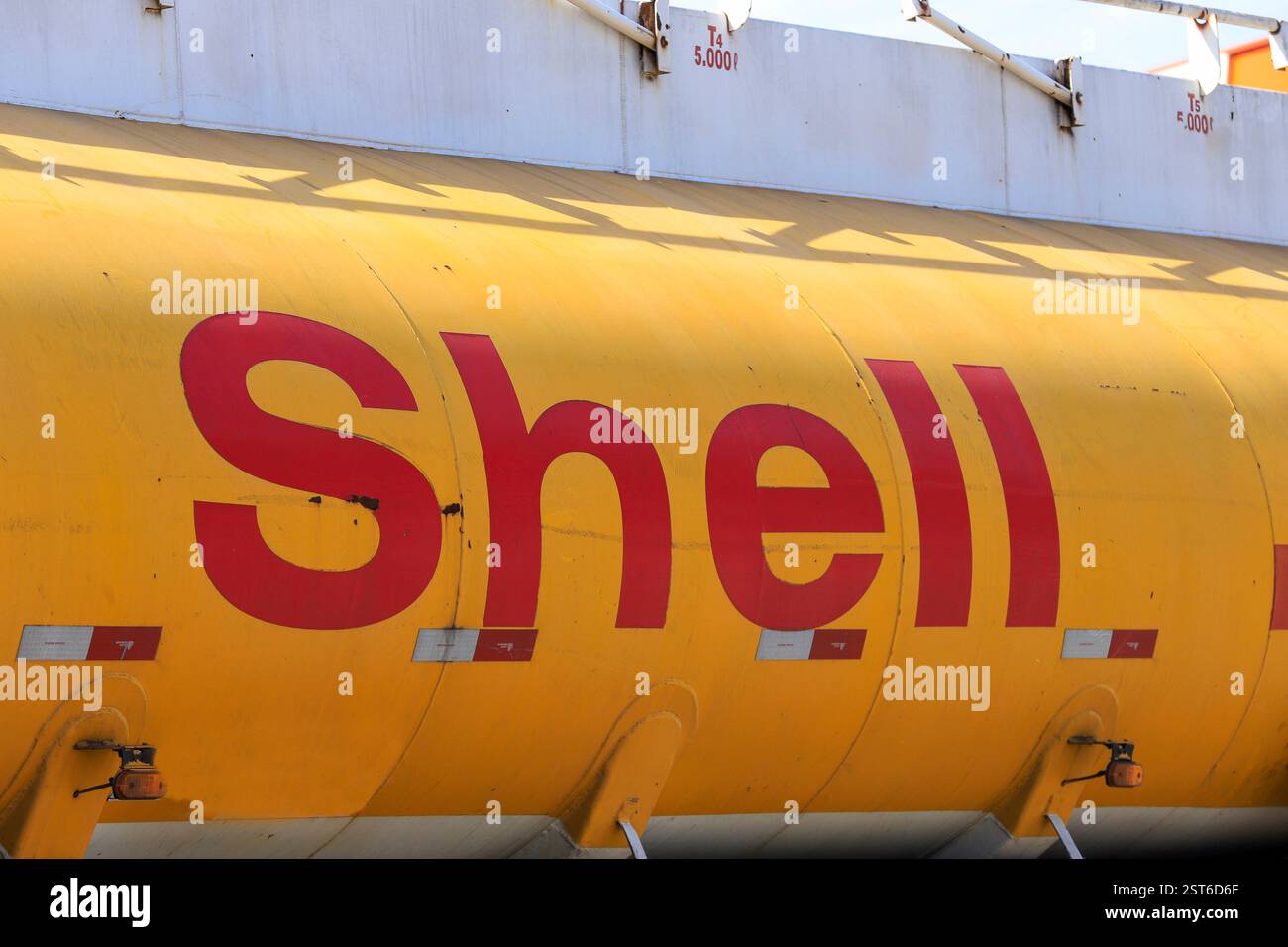 Sao Paulo, Brasilien - 16. Jan 2019: Nahaufnahme des Schriftzüge und Logos von Shell, einem britisch-niederländischen Öl- und Gasunternehmen in Brasilien, das von Cosan geführt wird. Editoria Stockfoto