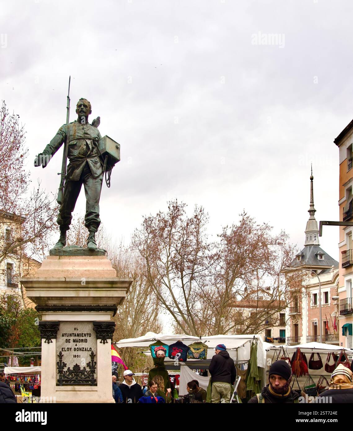 Bronzestatue zu Ehren von Eloy Gonzalo Held des kubanischen Unabhängigkeitskrieges, der von König Alfonso VIII. In Auftrag gegeben wurde Plaza del Rastro, heute Plaza de Cascorro Stockfoto