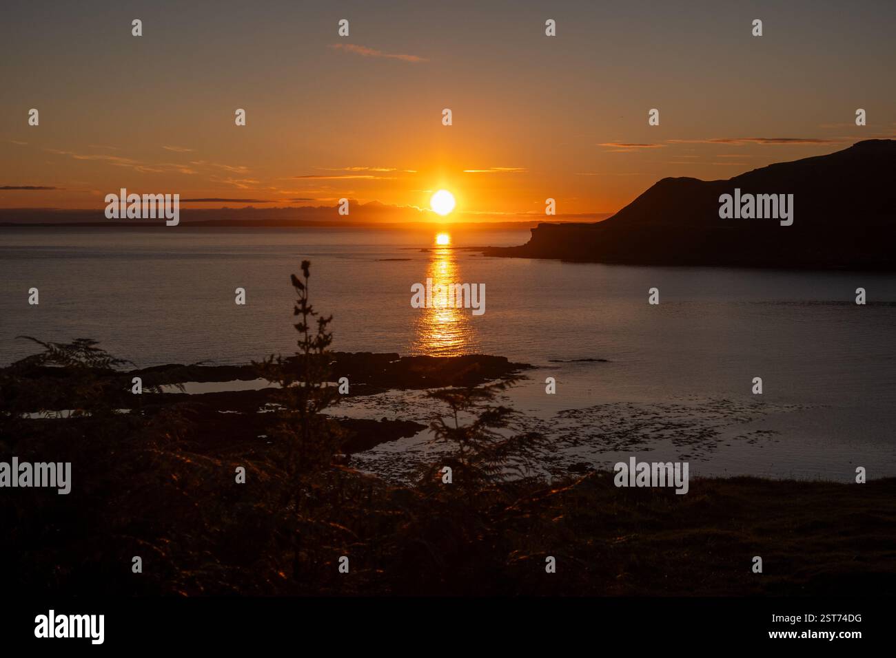 Sonnenuntergang von Calgary in Richtung Treshnish, Isle of Mull, Innere Hebriden, Schottland, Großbritannien Stockfoto