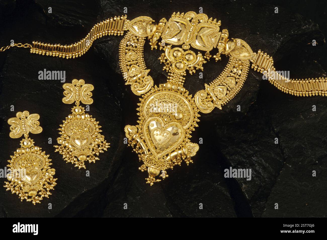 Gold Halskette und Ohrringe Stockfoto