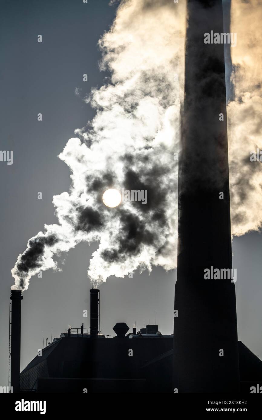 Das Heizwerk Iqony in Essen-Rüttenscheid, ein erdgasbefeuertes Fernwärmewerk, das das Universitätsklinikum Essen und den Alfried versorgt Stockfoto