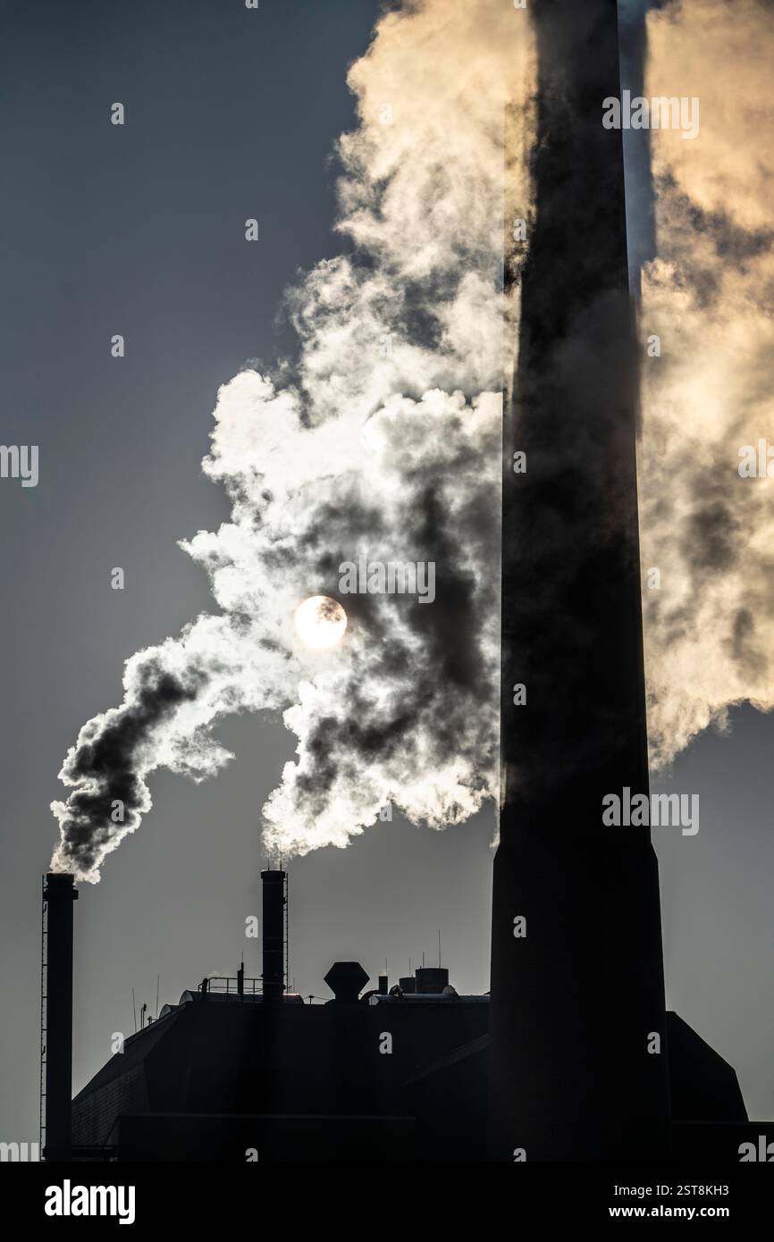 Das Heizwerk Iqony in Essen-Rüttenscheid, ein erdgasbefeuertes Fernwärmewerk, das das Universitätsklinikum Essen und den Alfried versorgt Stockfoto