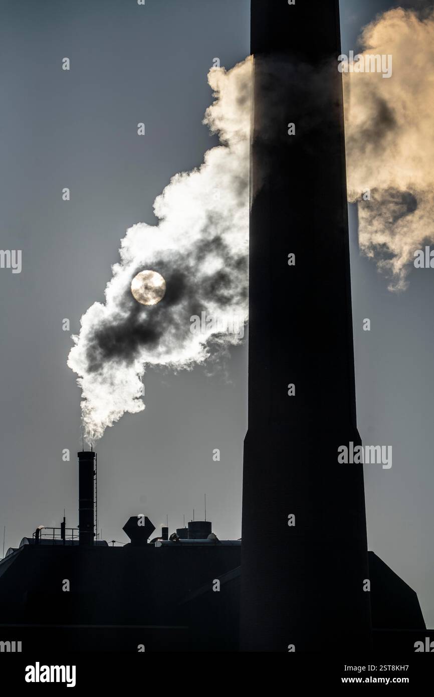 Das Heizwerk Iqony in Essen-Rüttenscheid, ein erdgasbefeuertes Fernwärmewerk, das das Universitätsklinikum Essen und den Alfried versorgt Stockfoto