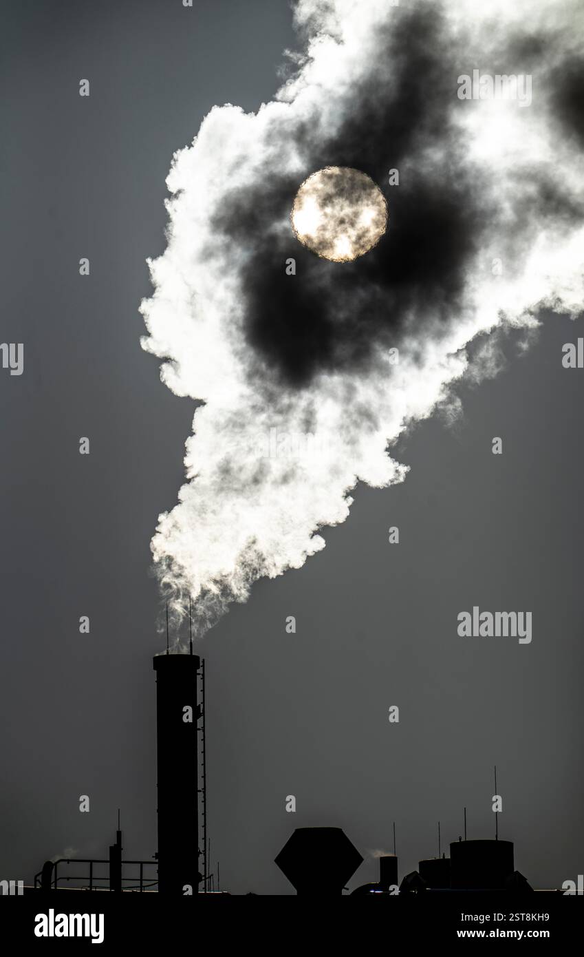 Das Heizwerk Iqony in Essen-Rüttenscheid, ein erdgasbefeuertes Fernwärmewerk, das das Universitätsklinikum Essen und den Alfried versorgt Stockfoto