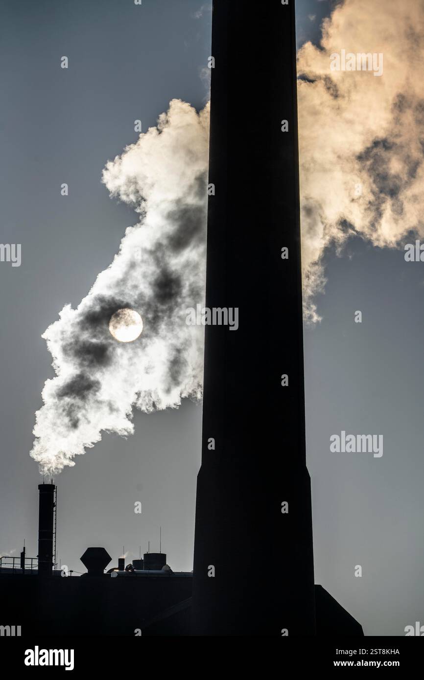 Das Heizwerk Iqony in Essen-Rüttenscheid, ein erdgasbefeuertes Fernwärmewerk, das das Universitätsklinikum Essen und den Alfried versorgt Stockfoto