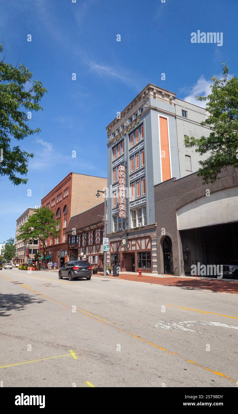 Eine Straßenszene in Milwaukees Unterhaltungsviertel von Martin Luther King Dr. Stockfoto